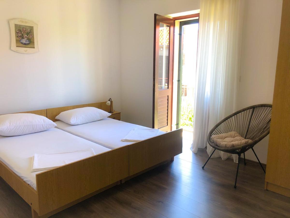 Apartmani Bepina Supetar Bagian luar foto
