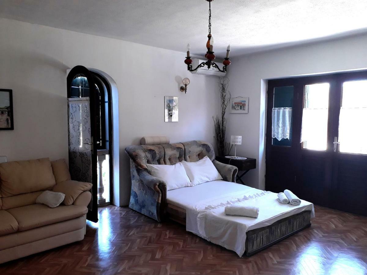 Apartmani Bepina Supetar Bagian luar foto